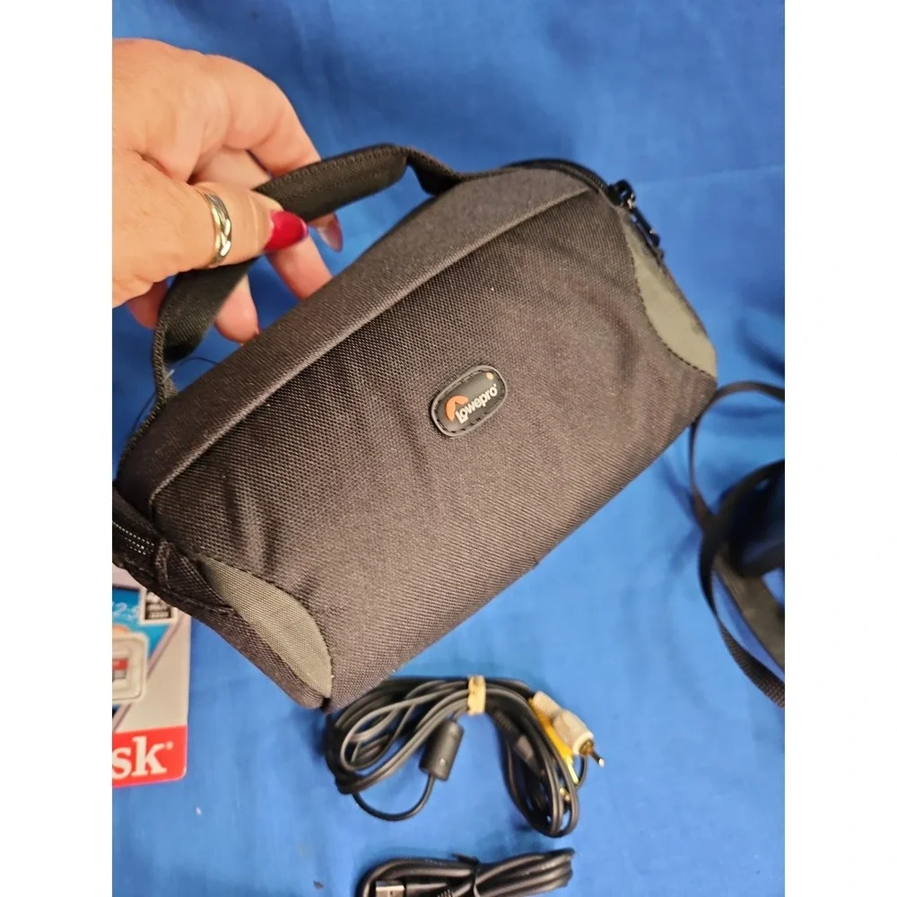 Canon PowerShot S5IS Digital 8.0 MP Camera S5 IS Tested w/Memory Card & Case